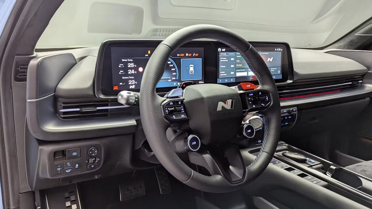IQ6 Interior