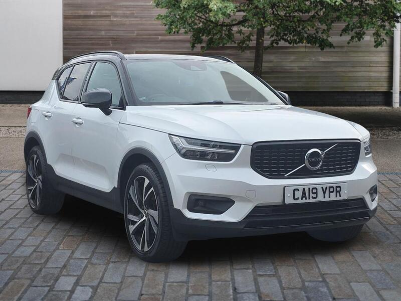 VOLVO XC40